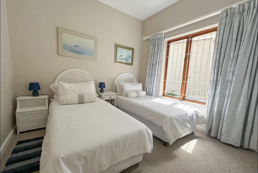 To Let 2 Bedroom Property for Rent in St James Western Cape